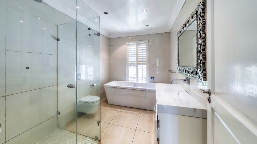 Spacious Family Home in Prestigious Durban North Property Images