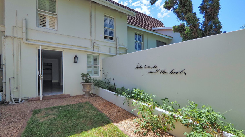 Spacious Family Home in Prestigious Durban North Property Images