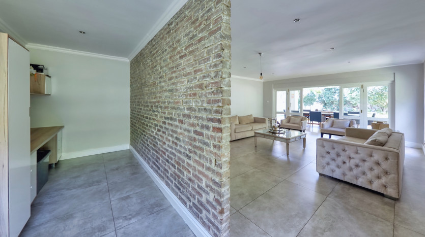 Spacious Family Home in Prestigious Durban North Property Images