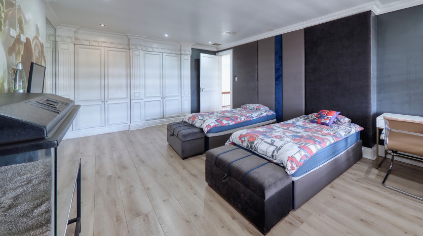 Spacious Family Home in Prestigious Durban North Property Images