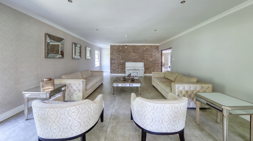 Spacious Family Home in Prestigious Durban North Property Images