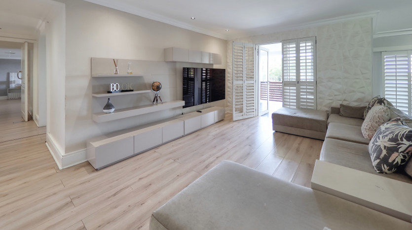 Spacious Family Home in Prestigious Durban North Property Images