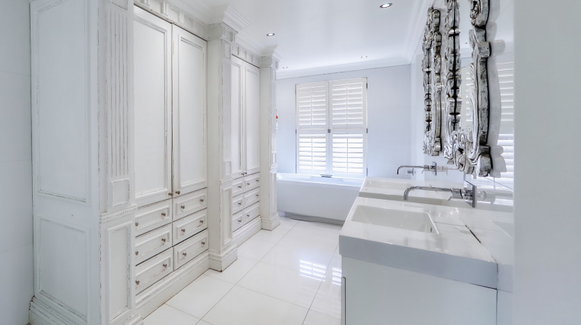 Spacious Family Home in Prestigious Durban North Property Images