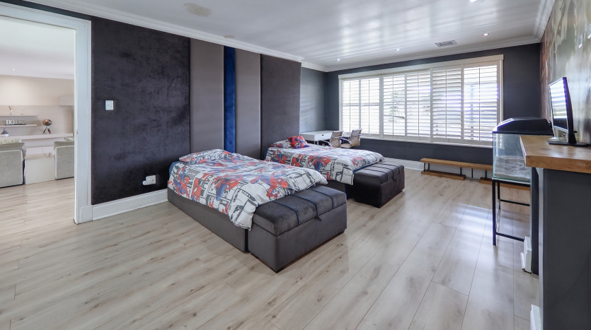 Spacious Family Home in Prestigious Durban North Property Images