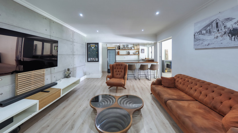 Spacious Family Home in Prestigious Durban North Property Images