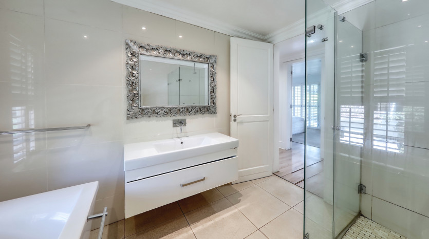 Spacious Family Home in Prestigious Durban North Property Images