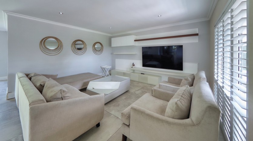 Spacious Family Home in Prestigious Durban North Property Images