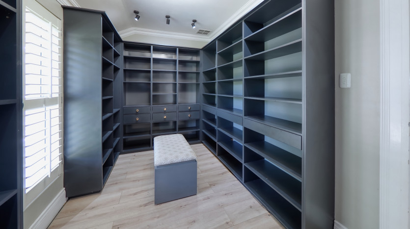 Spacious Family Home in Prestigious Durban North Property Images