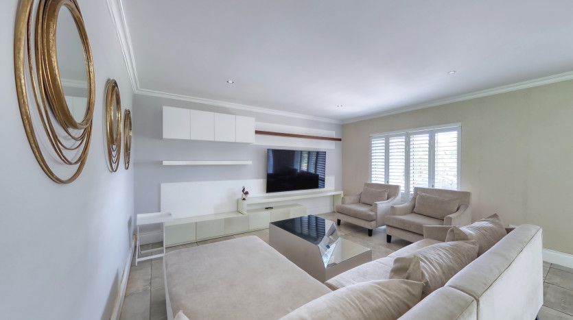 Spacious Family Home in Prestigious Durban North Property Images