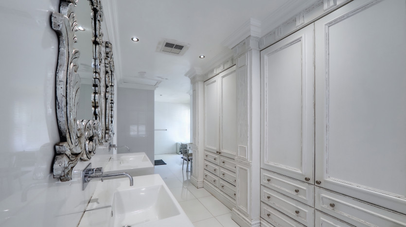 Spacious Family Home in Prestigious Durban North Property Images