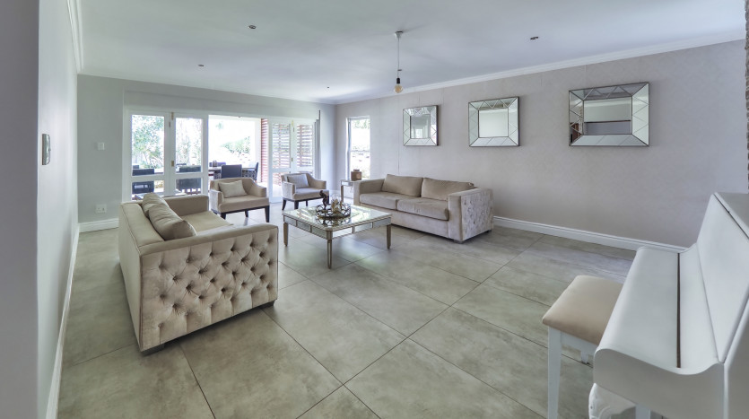 Spacious Family Home in Prestigious Durban North Property Images