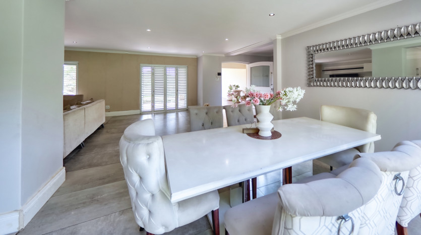 Spacious Family Home in Prestigious Durban North Property Images