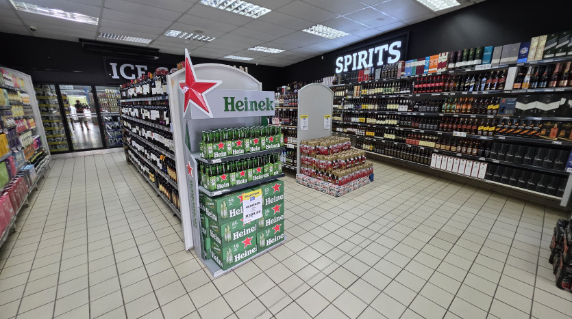 Prime Suburban Retail Landmark In Pioneer Park, Newcastle Property Images