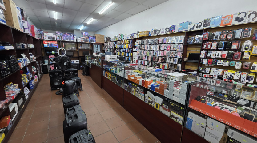 Prime Suburban Retail Landmark In Pioneer Park, Newcastle Property Images