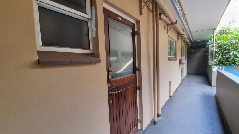 2 Bedroom Beach Front Apartment in Margate Property Images