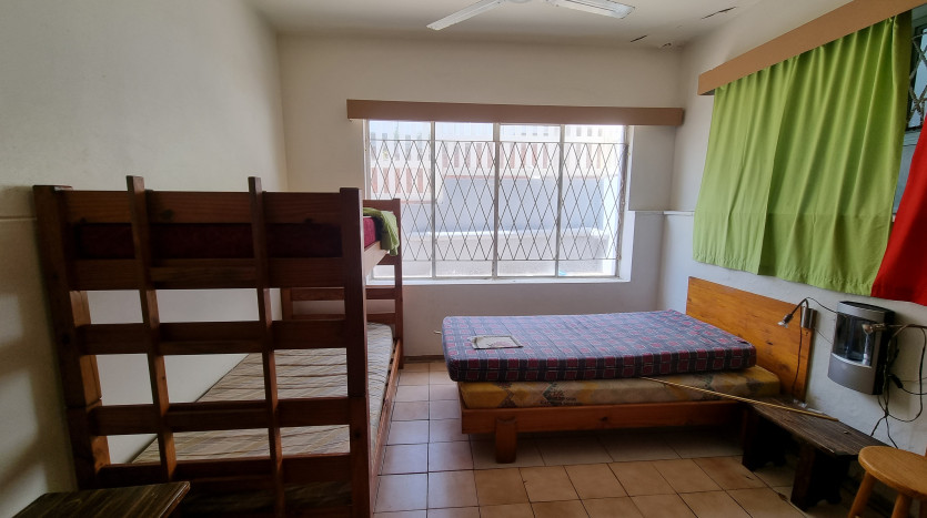2 Bedroom Beach Front Apartment in Margate Property Images