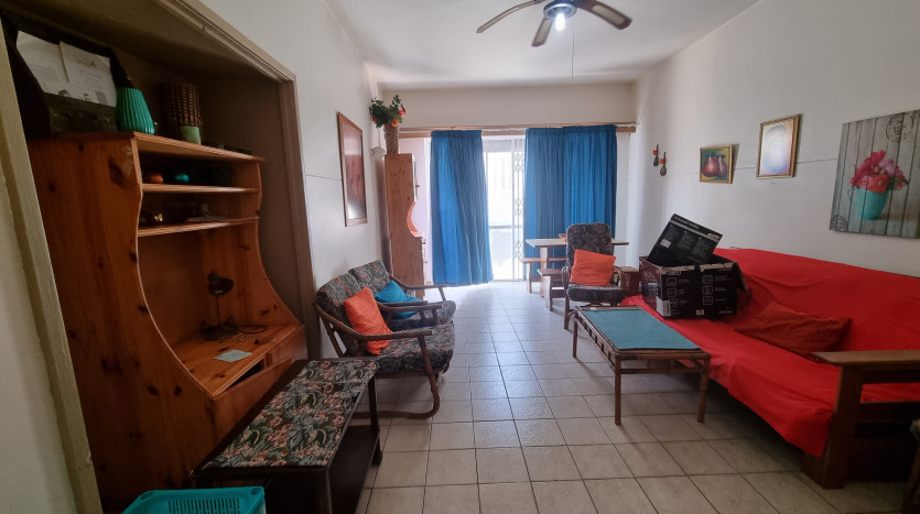2 Bedroom Beach Front Apartment in Margate Property Images