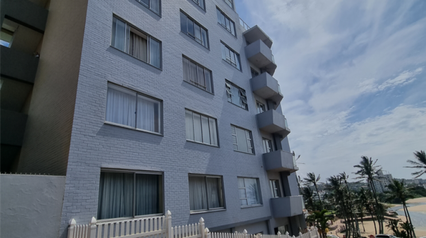 2 Bedroom Beach Front Apartment in Margate Property Lead Image