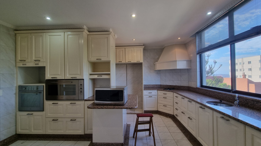 Large Luxurious Apartment in Musgrave Property Images