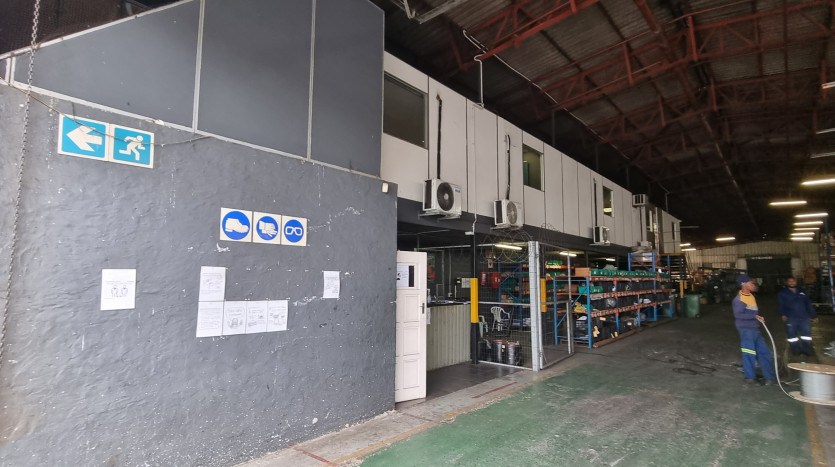 ± 5 900 m² Industrial Warehouses In Jacobs Property Images