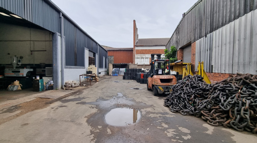 ± 5 900 m² Industrial Warehouses In Jacobs Property Images