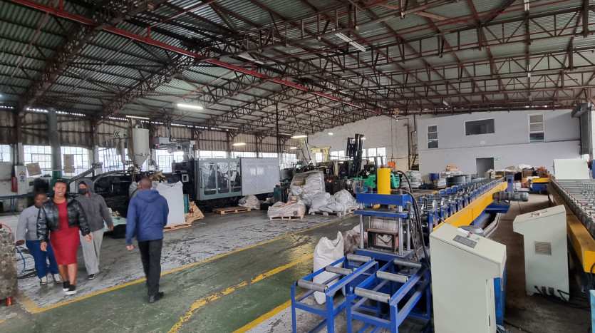 ± 5 900 m² Industrial Warehouses In Jacobs Property Images