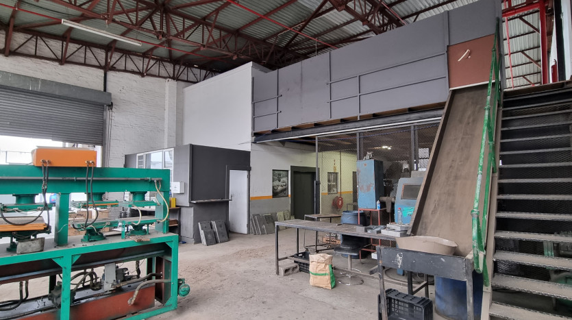 ± 5 900 m² Industrial Warehouses In Jacobs Property Images