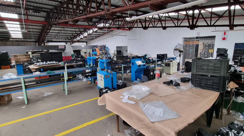 ± 5 900 m² Industrial Warehouses In Jacobs Property Images