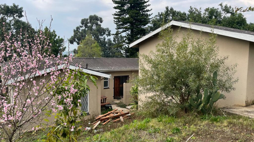 4 Bedroom House with Outbuilding Property Images