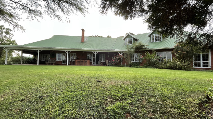 Stunning Hilton Home in Private Nature Reserve Property Lead Image