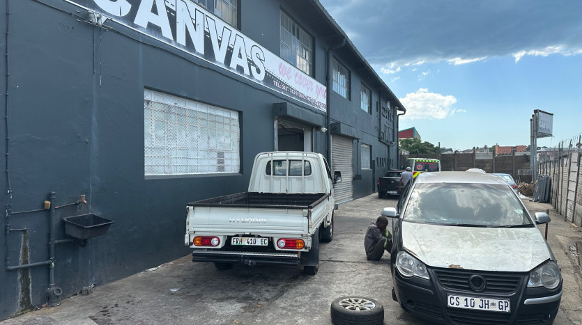 Highly Visible Warehouse Braelyn Industrial Property Images