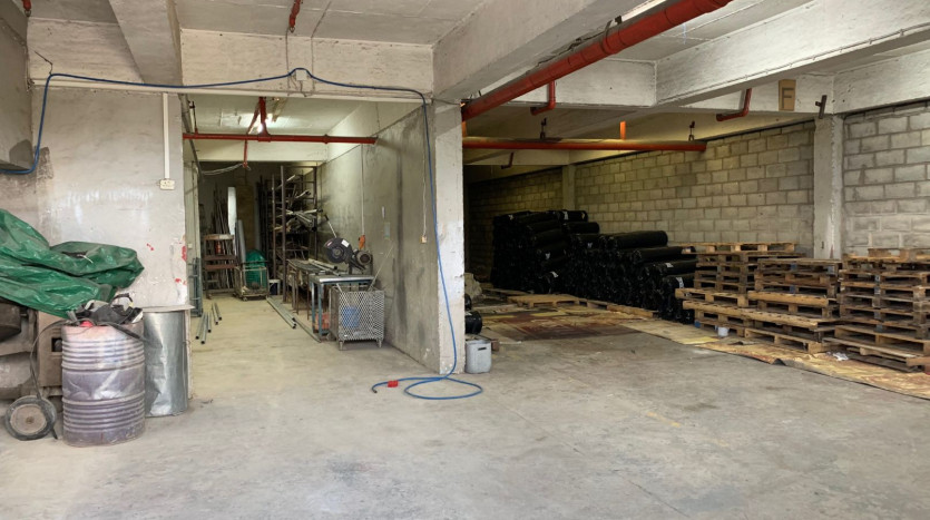 Highly Visible Warehouse Braelyn Industrial Property Images