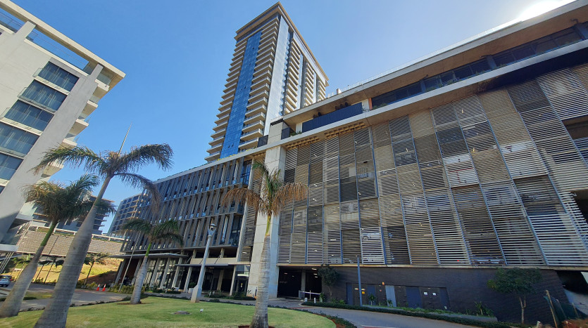 Luxurious 2 Bedroom in Prominent Apartment Block Umhlanga Property Images