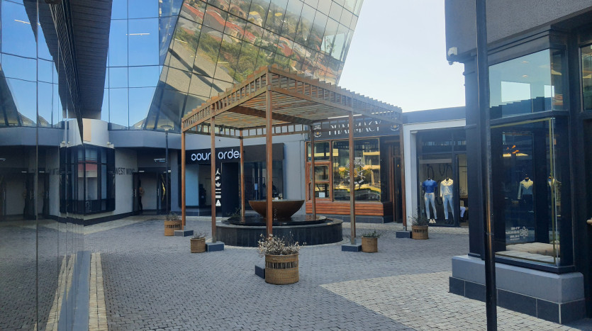 Luxurious 2 Bedroom in Prominent Apartment Block Umhlanga Property Images