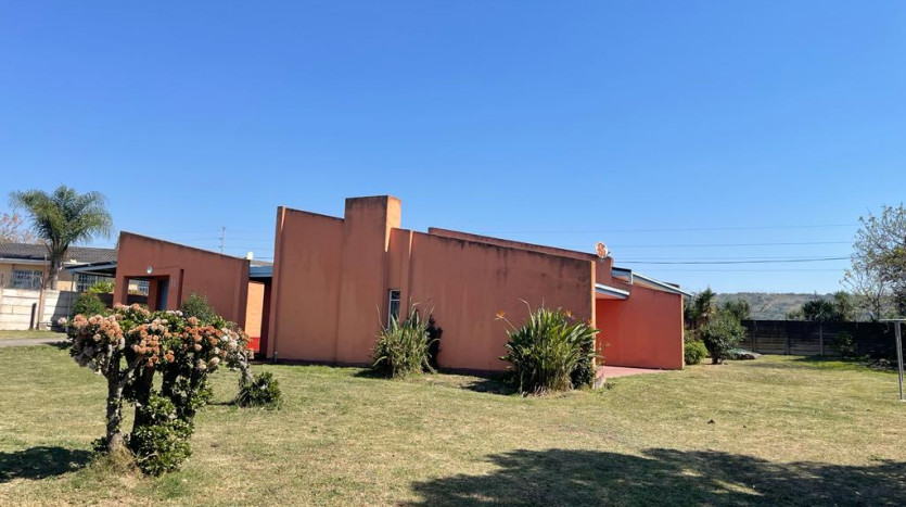 3 Bedroom House with Outbuilding in Mthatha Property Images