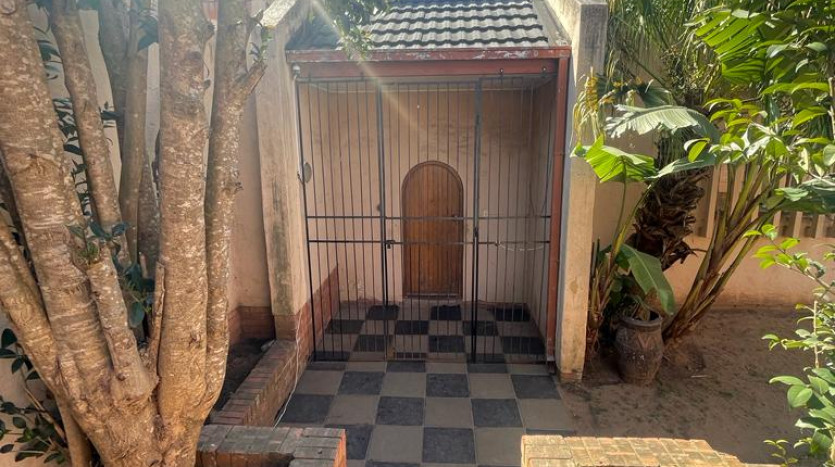 3 Bedroom House with Outbuilding in Mthatha Property Images