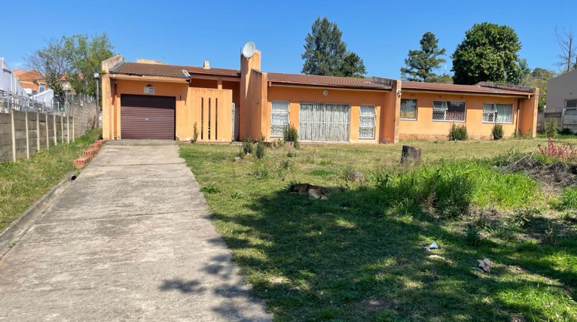 4 Bedroom House with Outbuilding in Mthatha Property Images