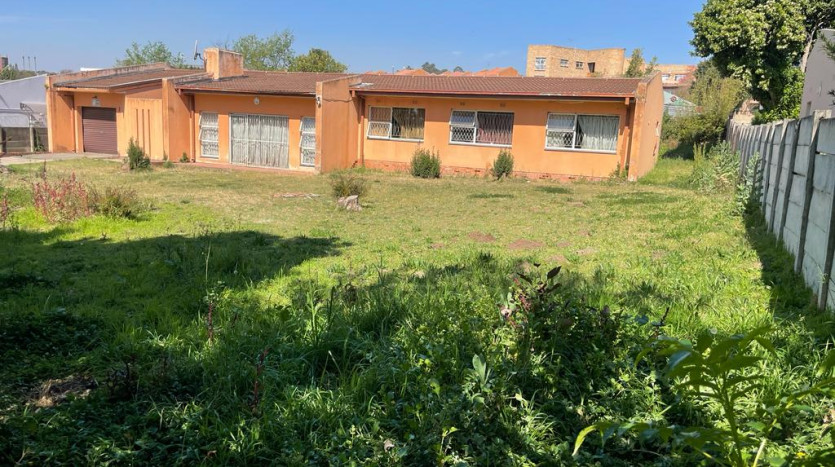 4 Bedroom House with Outbuilding in Mthatha Property Images