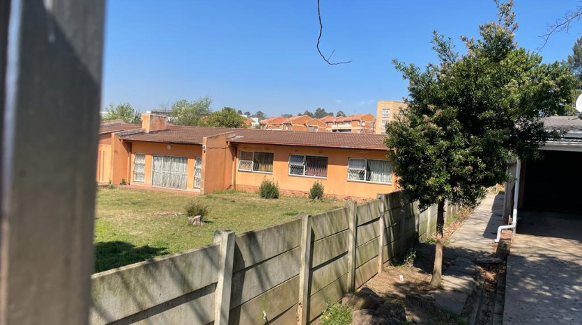 4 Bedroom House with Outbuilding in Mthatha Property Images