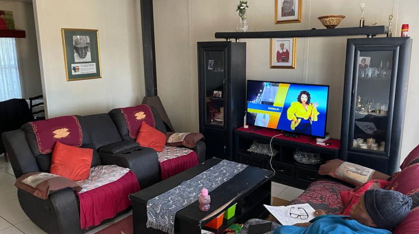 4 Bedroom House & Outbuilding Property Images