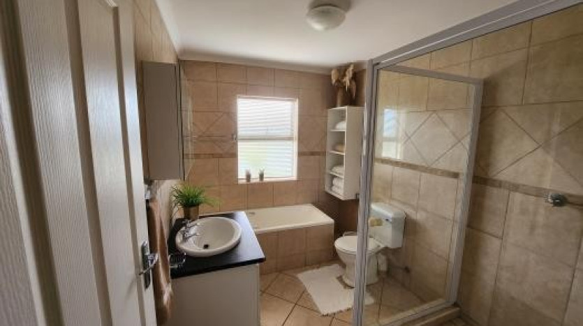 HIGH COURT ORDER - 3 Bedroom House in Stillbaai Property Images