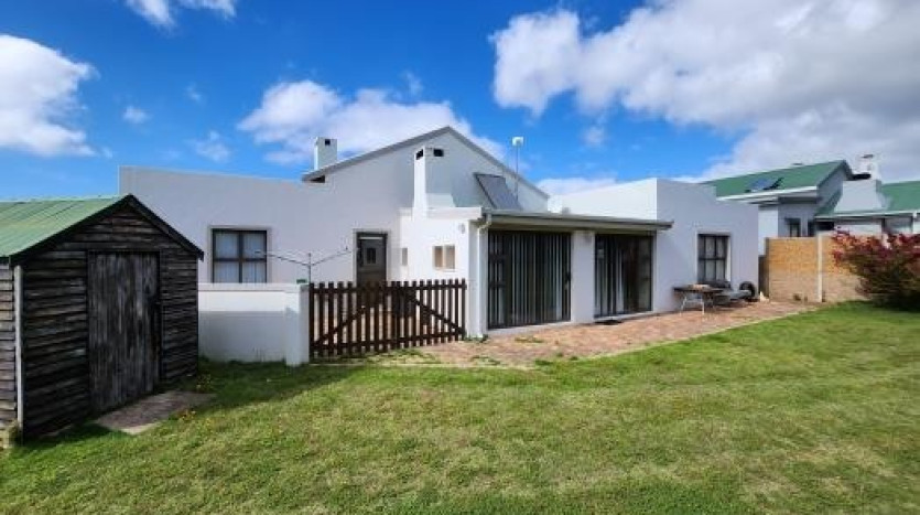 HIGH COURT ORDER - 3 Bedroom House in Stillbaai Property Images