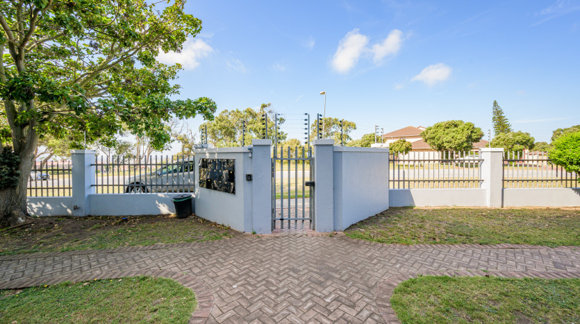 Lucrative Residential Investment Port Elizabeth Property Images