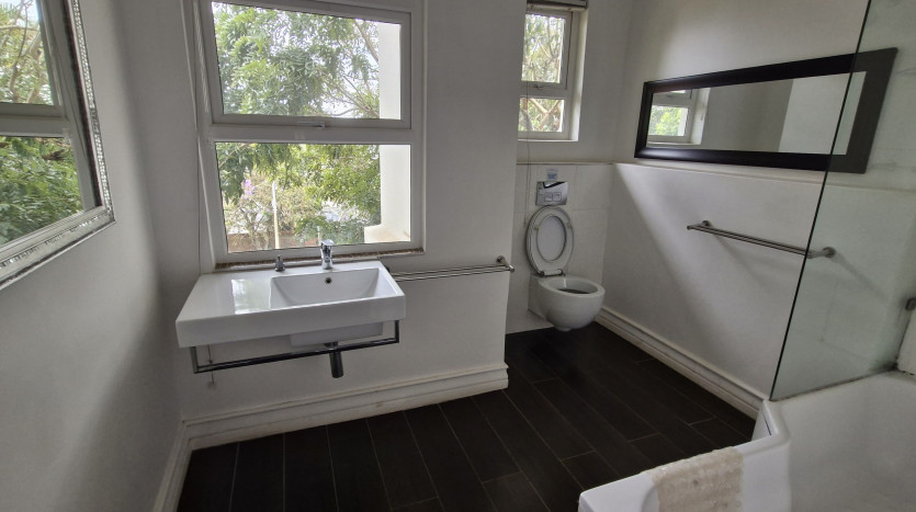 DECEASED ESTATE: Versatile 8 Bedroom Home in Upper Durban North Property Images