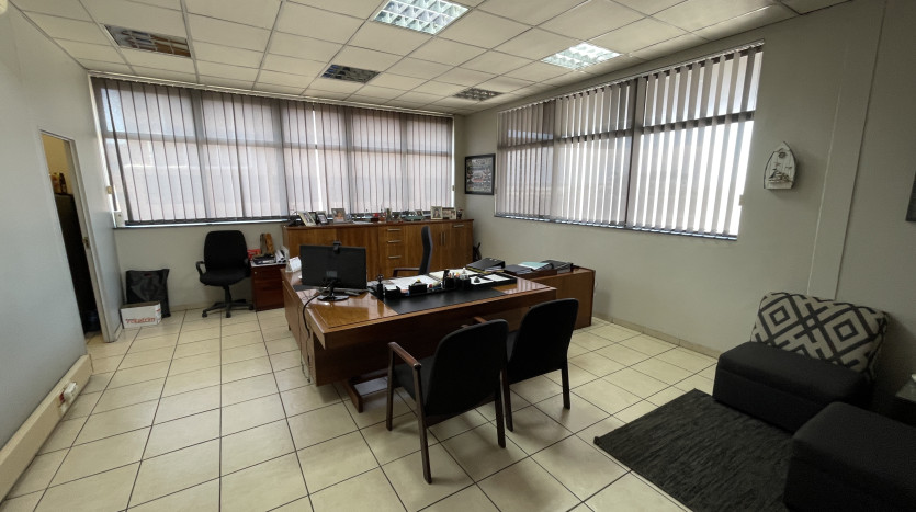 Prominent Industrial Property In Congella Property Images