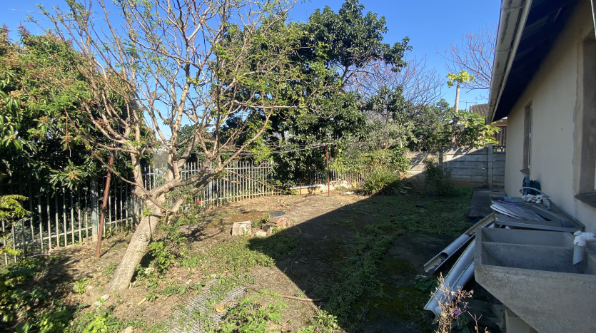 DECEASED ESTATE: Double Storey Home in Newlands West Property Images