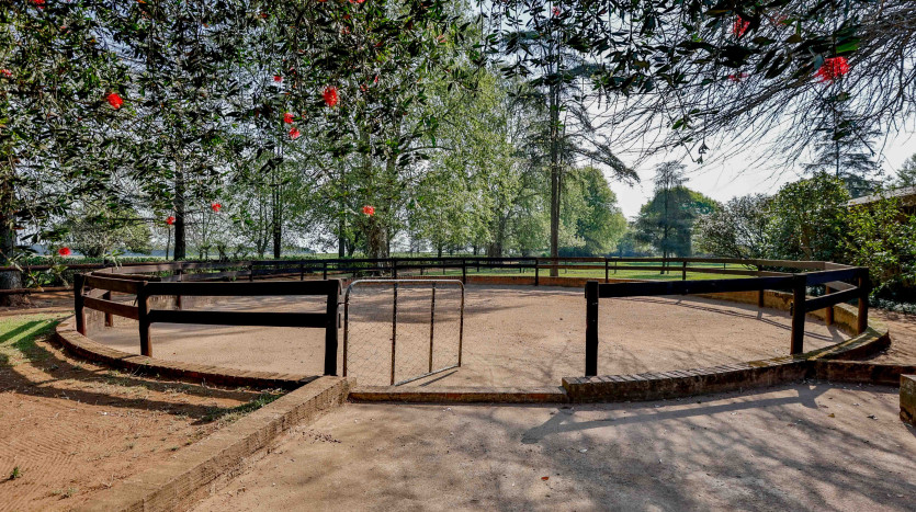 Equestrian Centre, Corporate Retreat or Wedding Venue Property Images