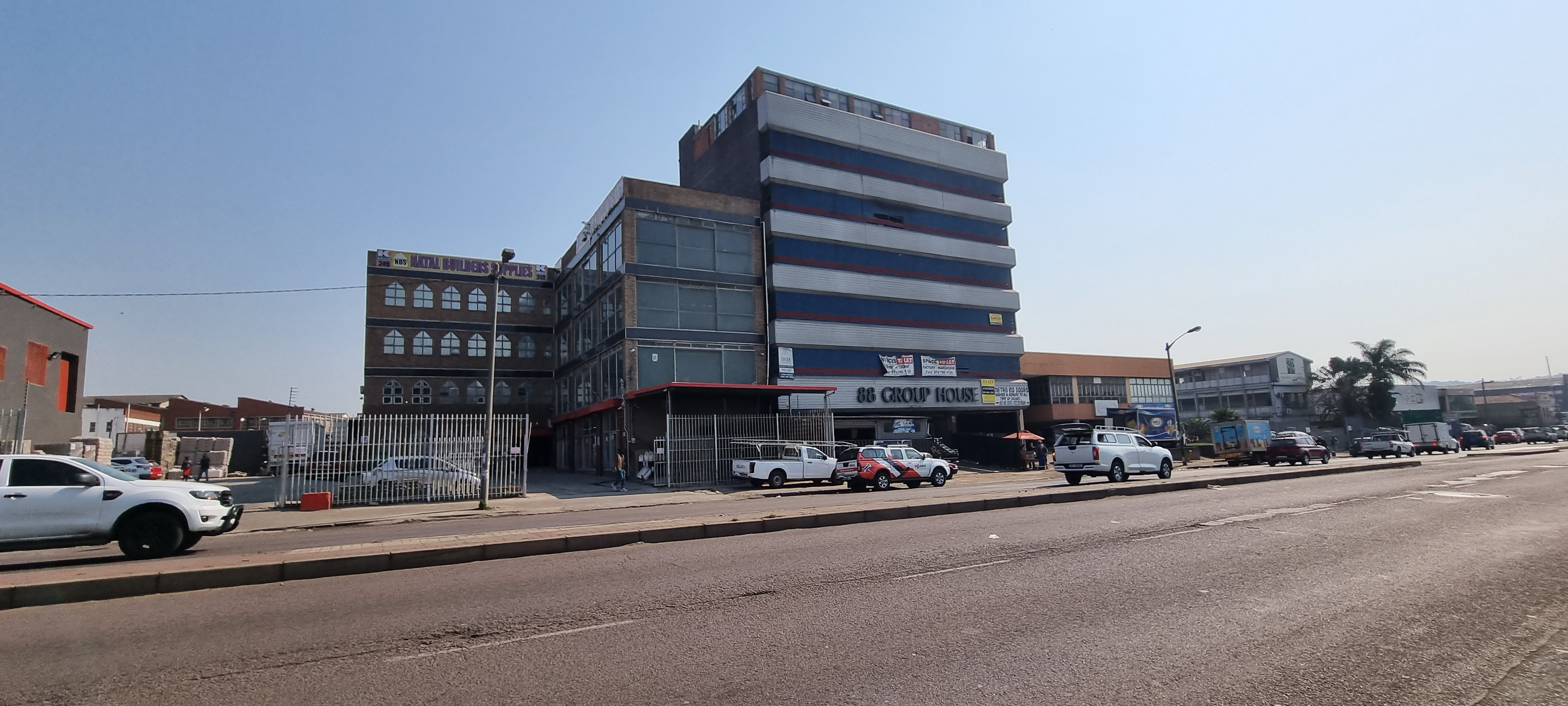 ± 7 000 m² of MultiLevel Warehouses Factories in Rossburgh