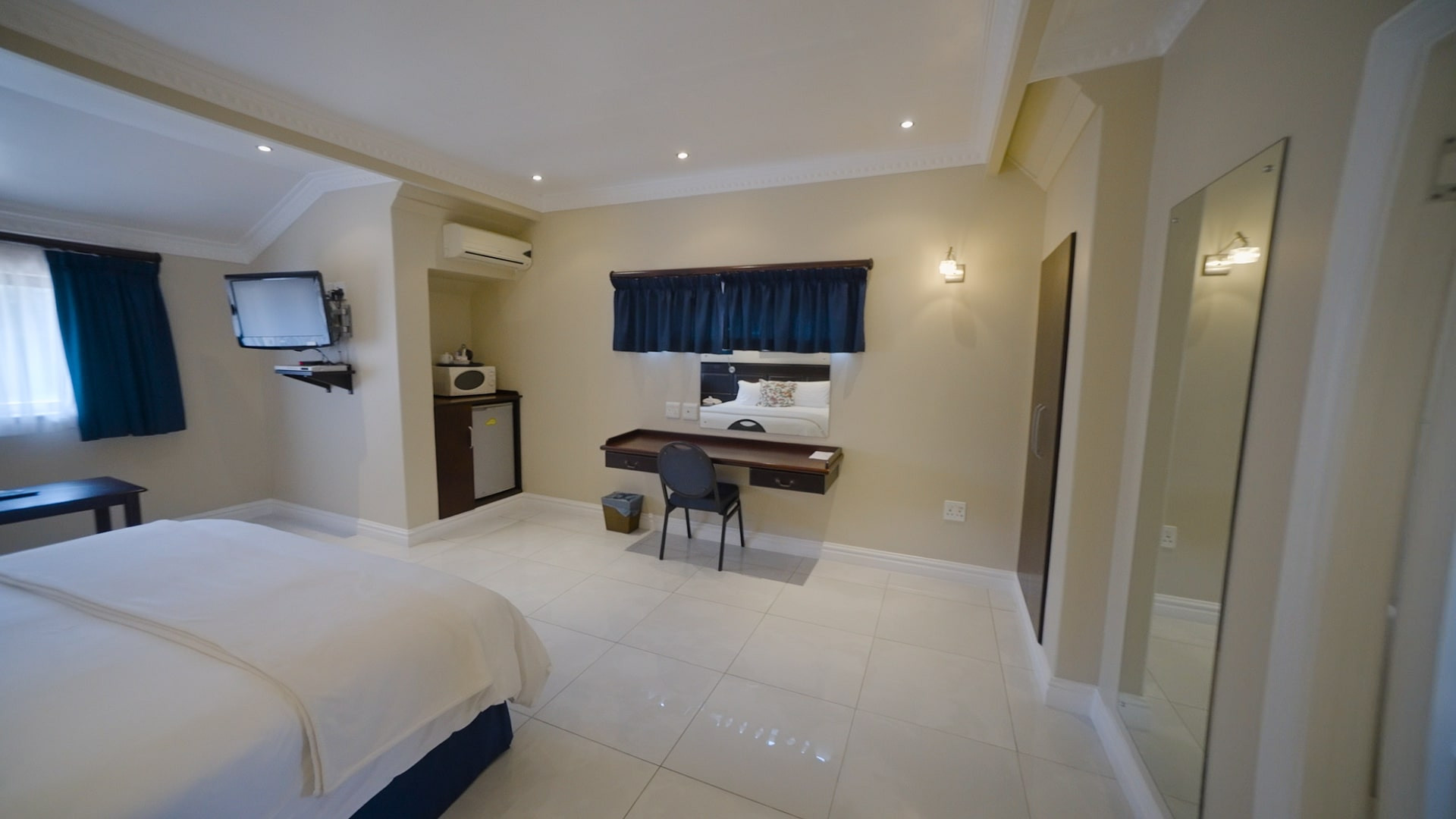 2 x Upmarket Joint Properties with 23 Rooms