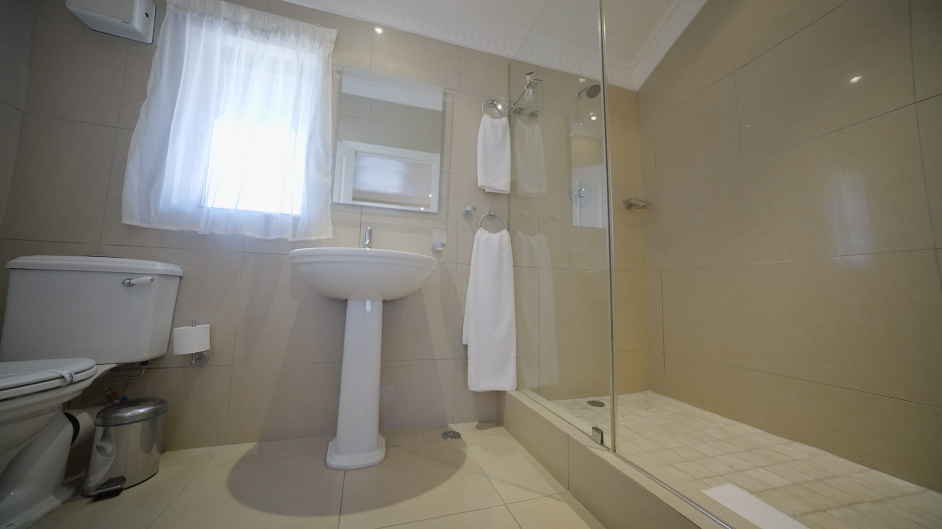 2 x Upmarket Joint Properties with 23 Rooms